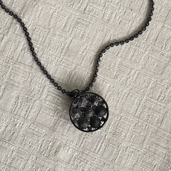 FAC Gunmetal Smoky Cluster Crystal Pendant Necklace NWT - Picture 3 of 8